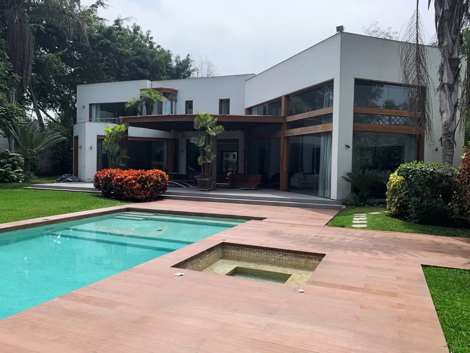 Casa con piscina en Santiago de Surco