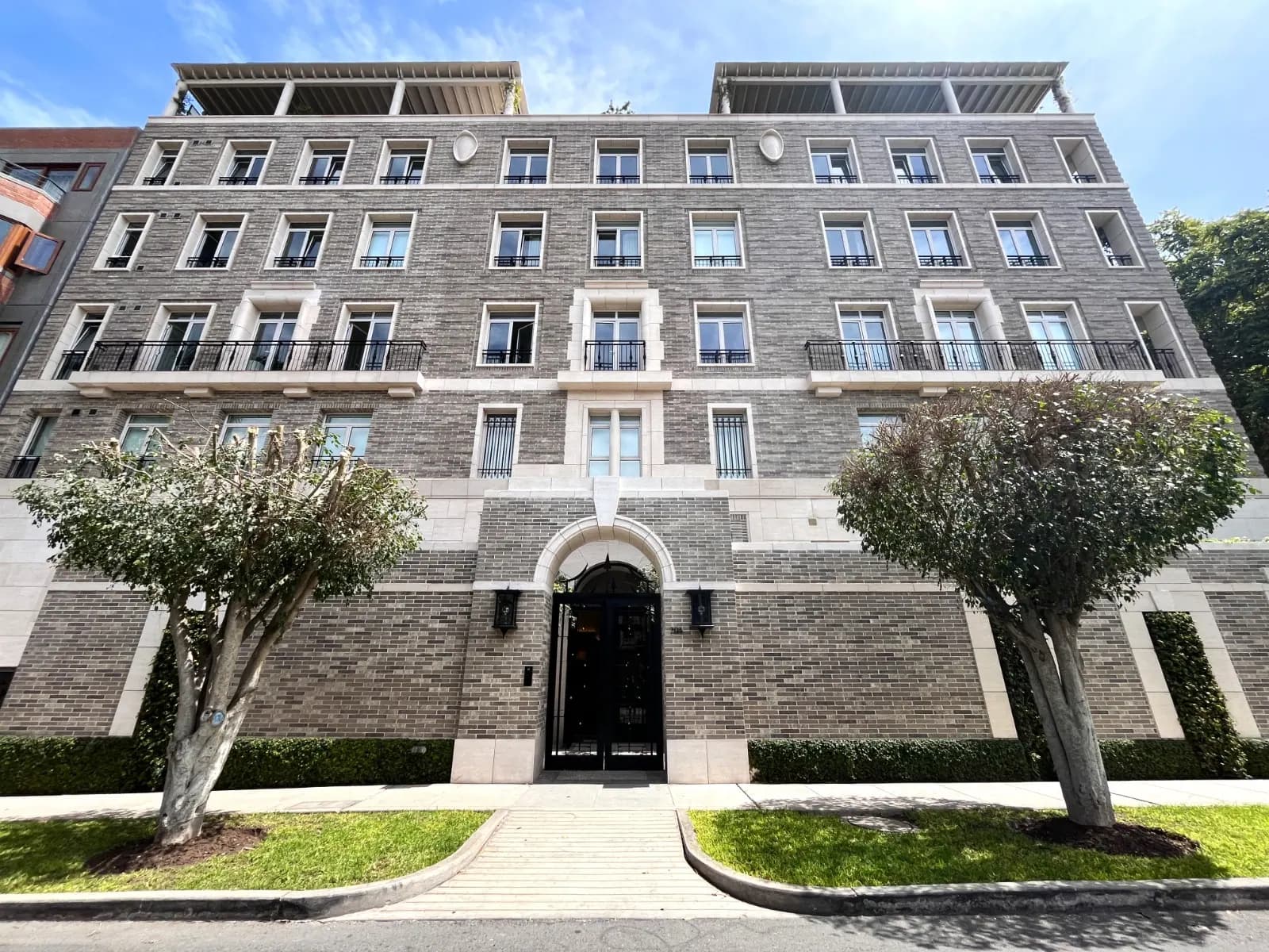 Penthouse dúplex de 600 m² con terraza y jardín frente a parque en San Isidro — foto 1